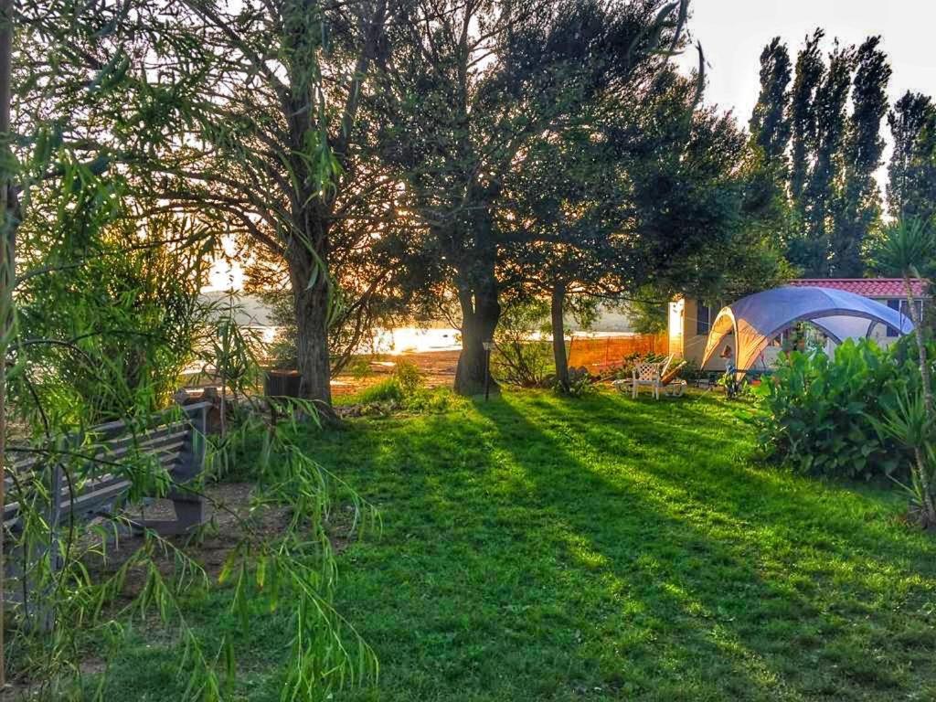 International Glamping Lago Di Bracciano เตรวินญาโน โรมาโน ภายนอก รูปภาพ